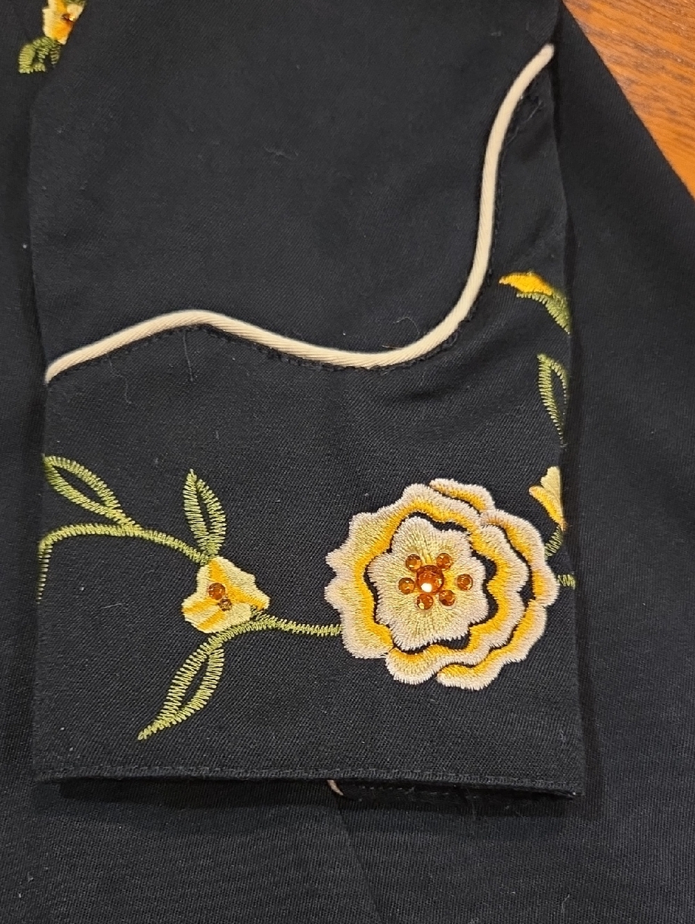Scully Western Retro Vintage Style Embroidered Cowgirl Shirt Size Medium - Picture 9 of 11